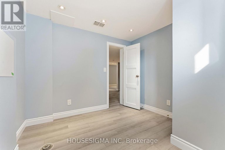 29433007/1047-richard-avenue/billings-bridge/ottawa/ontario/K1H8C3_41