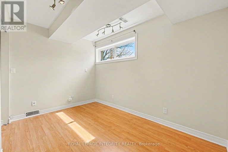 29653716/1199-stanton-road/queensway-terrace-southridgeview/ottawa/ontario/K2C3C9_26