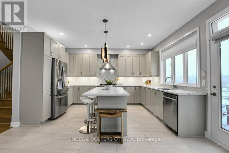 29357052/134-winterhaven-drive/mer-bleuebradley-estatesanderson-park/ottawa/ontario/K1W0H4_15