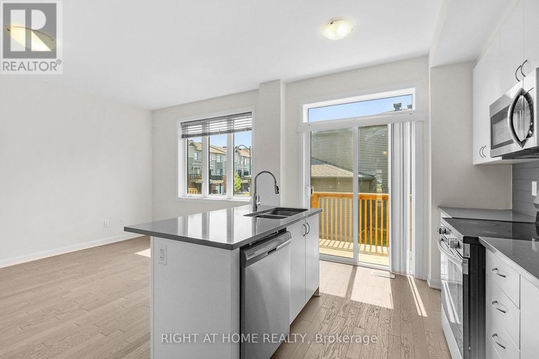 28565193/958-athenry-court/half-moon-bay/ottawa/ontario/K2J7E1_20