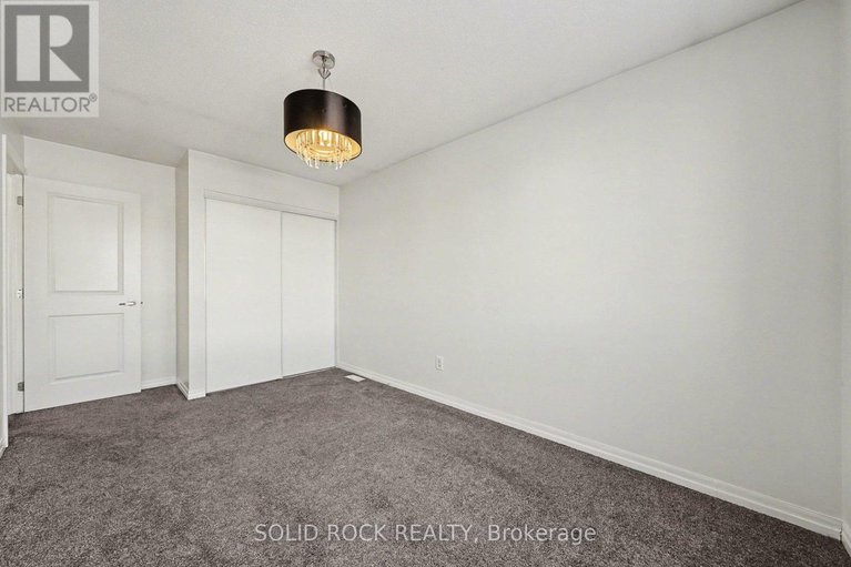 29305275/407-white-arctic-avenue/half-moon-bay/ottawa/ontario/K2J5W5_21