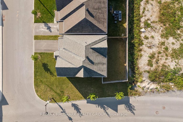 28452822/3000-travertine-way/half-moon-bay/ottawa/ontario/K2J6W5_37