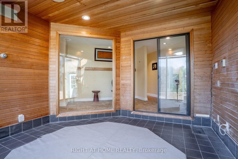 29001389/5-burnt-tree-court/cedar-hillorchard-estates/ottawa/ontario/K2R1B8_19