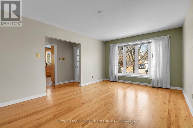 29636837/1582-digby-street/riverview-park/ottawa/ontario/K1G0P6_9