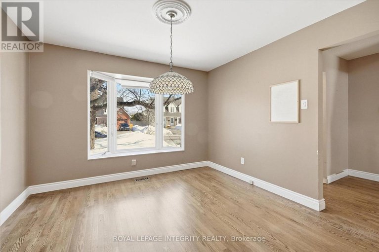 29431124/1735-bonaventure-terrace/convent-glen-south/ottawa/ontario/K1C1W5_8