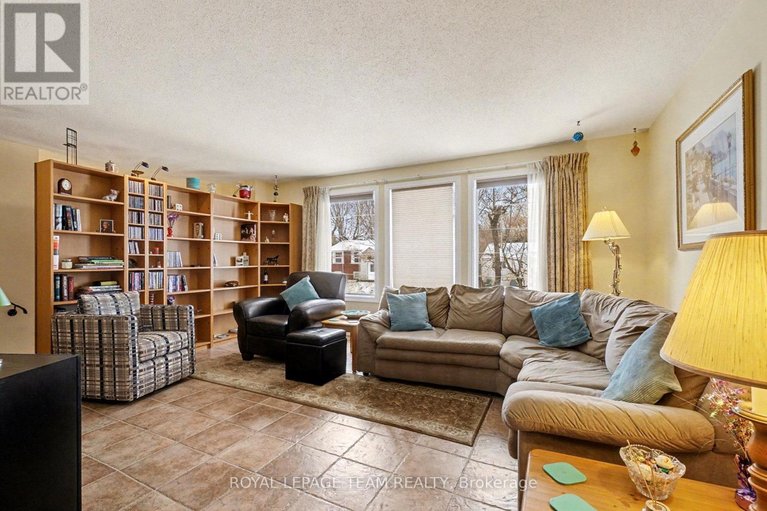 29674279/30-juniper-court/borden-farmstewart-farmcarleton-heightsparkwood-hills/ottawa/ontario/K2E5M6_7