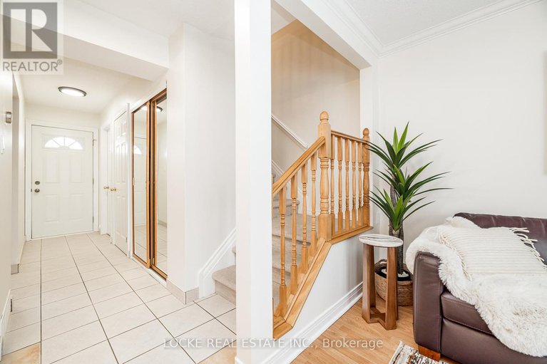 29239640/22-550-straby-avenue/overbrookcastle-heights/ottawa/ontario/K1K1H1_21