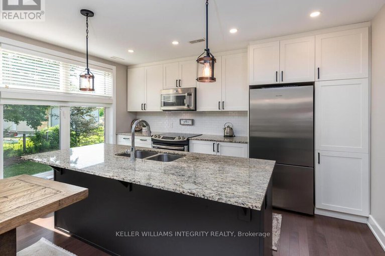 28423046/102-305-elizabeth-cosgrove-private/mer-bleuebradley-estatesanderson-park/ottawa/ontario/K1W0K6_16