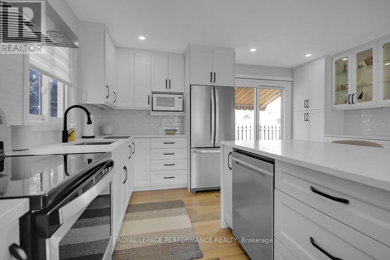 28599541/6343-viseneau-drive/chateauneuf/ottawa/ontario/K1C2G8_6