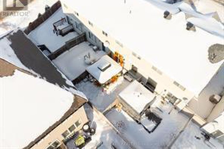 29399137/2083-breezewood-street/springridgeeast-village/ottawa/ontario/K4A4R7_38