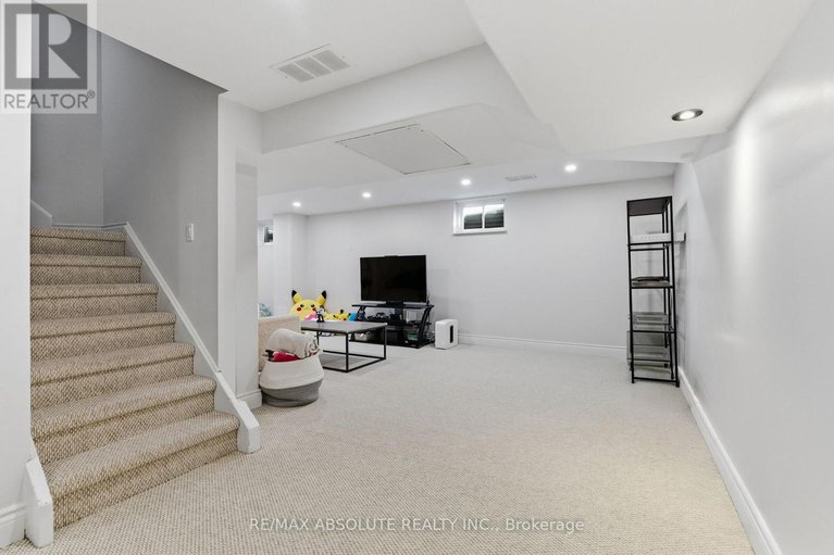 29407947/13-weatherwood-crescent/pineglencountry-place/ottawa/ontario/K2E7C5_43