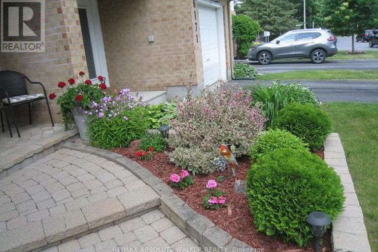 29374387/6169-oak-meadows-drive/chapel-hill/ottawa/ontario/K1C7G8_35