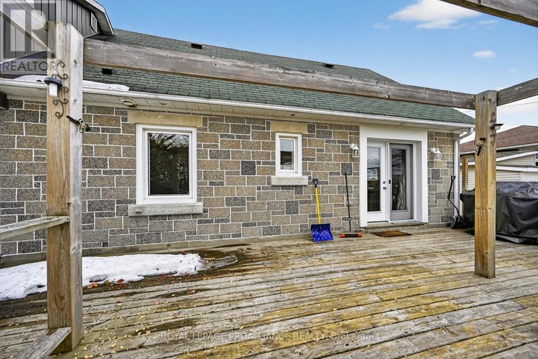 29460422/17-church-avenue/iroquois/south-dundas/ontario/K0E1K0_22