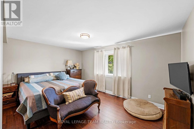 29669851/1986-fairbanks-avenue/alta-vistafaircrest-heights/ottawa/ontario/K1H5Y6_22