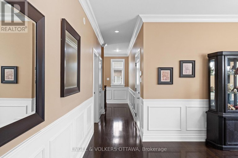 28819198/7510-village-centre-place/osgoode-twp-north-of-reg-rd-6/ottawa/ontario/K4P0C8_28