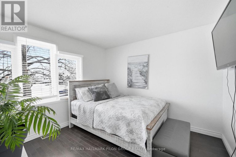 29407130/284-mceachern-crescent/bilberry-creekqueenswood-heights/ottawa/ontario/K1E3K3_18