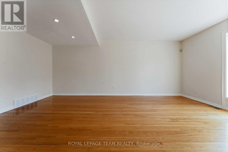 28889686/2664-draper-avenue/redwood-park/ottawa/ontario/K2H6Z9_7