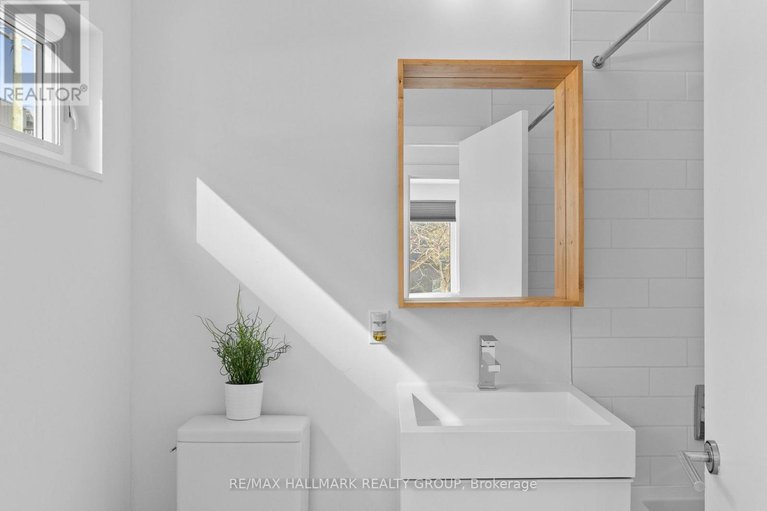 29416129/330-winona-avenue/westboro-south/ottawa/ontario/K1Z5H4_25