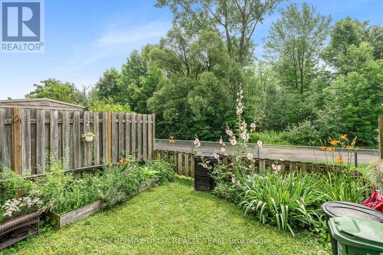 28607789/20-2000-falkirk-crescent/blackburn-hamlet-south/ottawa/ontario/K1B4Y7_20
