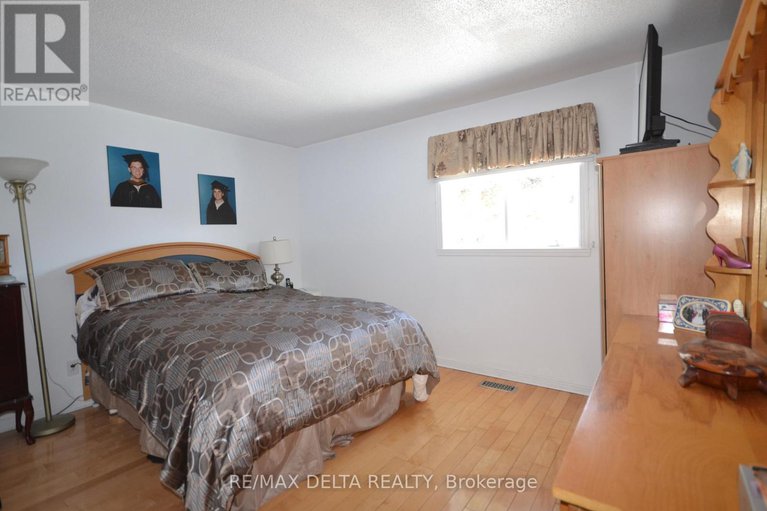 27844348/8254-county-road-17-road/clarencerockland-twp/clarence-rockland/ontario/K4K1K7_12