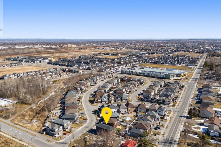 28450244/279-enclave-walk/mer-bleuebradley-estatesanderson-park/ottawa/ontario/K1W0J5_48