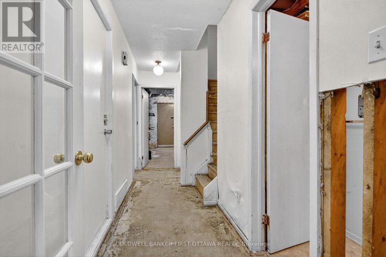 28920195/4-marielle-court/fairfield-heights/ottawa/ontario/K2B8P4_2