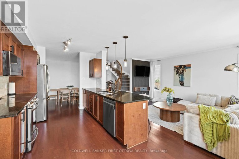 28900707/638-pepperville-crescent/emerald-meadowstrailwest/ottawa/ontario/K2M0E8_12