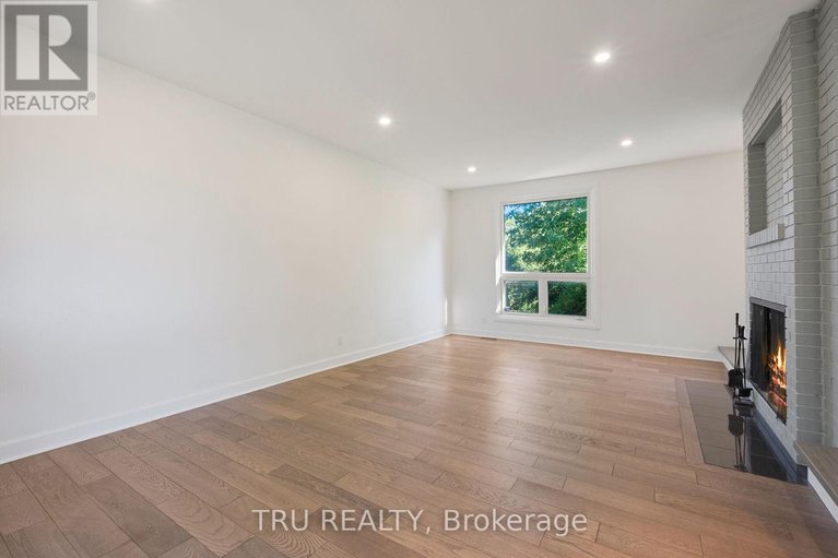 29269815/12-apache-crescent/city-viewskylinefisher-heightsparkwood-hills/ottawa/ontario/K2E6H7_19