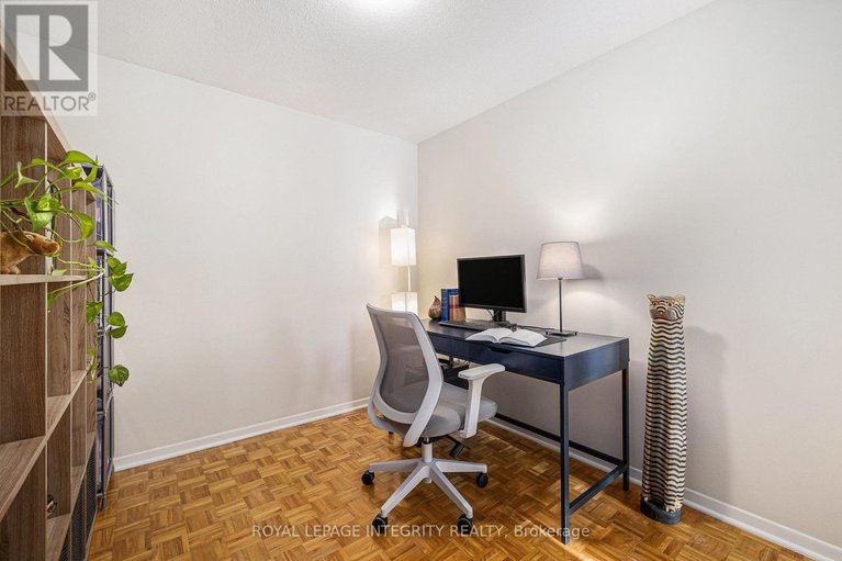 29047086/47-jansen-road/sheahan-estatestrend-village/ottawa/ontario/K2H5W6_24