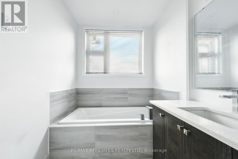 28911071/966-acoustic-way/riverside-southgloucester-glen/ottawa/ontario/K4M0R1_11