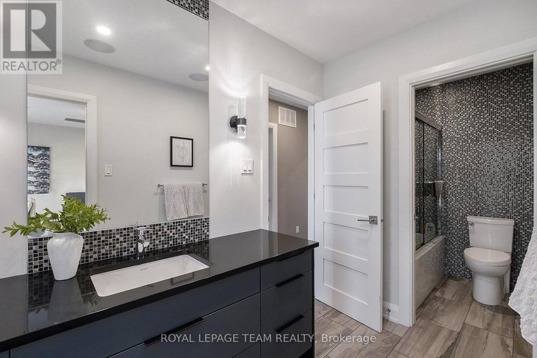 28242959/1670-ortona-avenue/carleton-heights/ottawa/ontario/K2C1W7_25