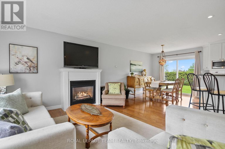 28356426/6489-doctor-blair-crescent/north-gower/ottawa/ontario/K0A2T0_5