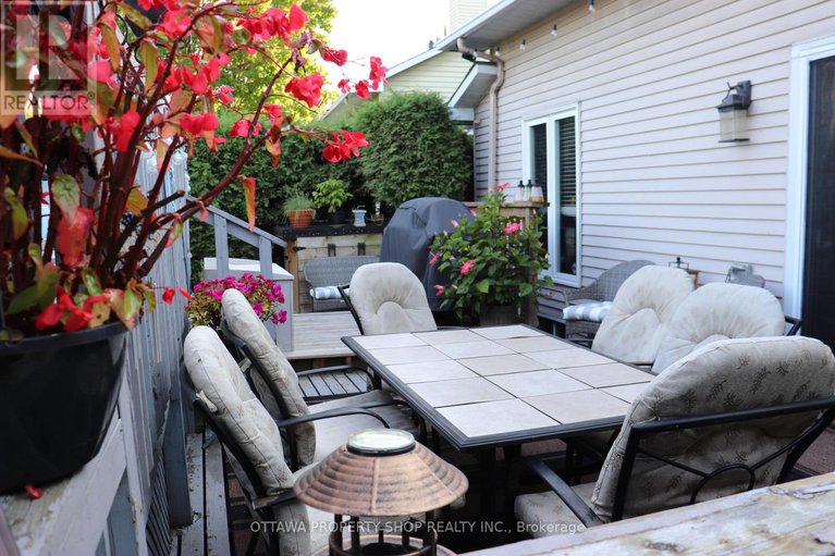 28350114/6156-vineyard-drive/convent-glen/ottawa/ontario/K1C2N6_46