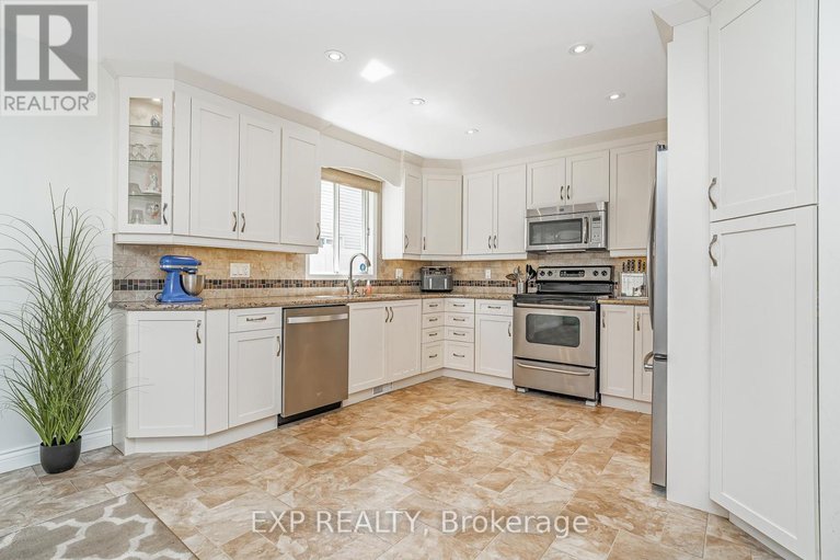 28799326/6084a-vineyard-drive/convent-glen/ottawa/ontario/K1C2M5_13