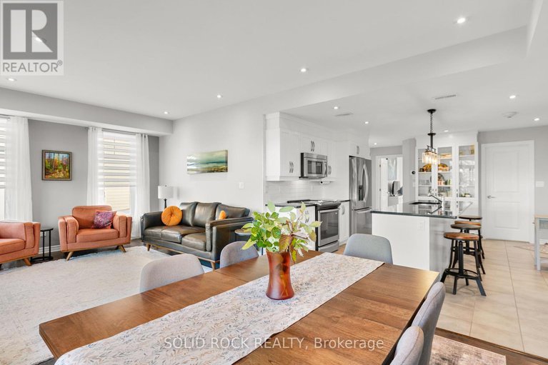 28860399/4-60-prestige-circle/chatelaine-village/ottawa/ontario/K4A0Y1_18