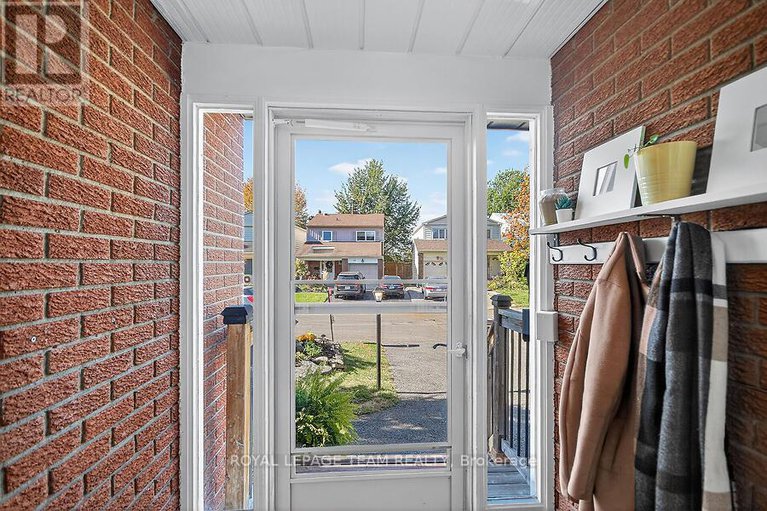 28990886/9-riding-way/bridlewood/ottawa/ontario/K2M1C3_3