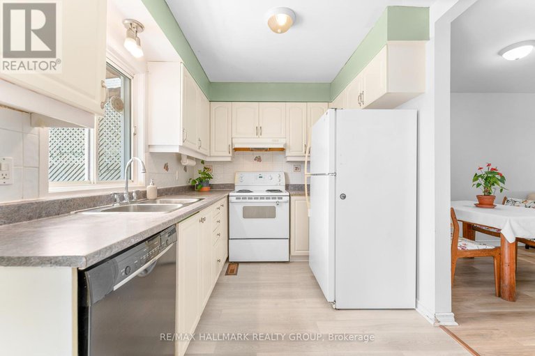 28819606/41-sovereign-avenue/craig-henrywoodvale/ottawa/ontario/K2G4W8_17