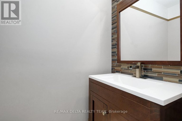 29436632/798-lalande-terrace/fallingbrookridgemount/ottawa/ontario/K4A2M4_21