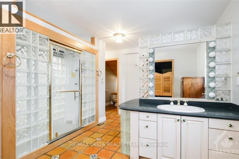 28495389/4-aleutian-road/bruce-farmgraham-parkqualicumbellands/ottawa/ontario/K2H7C8_24