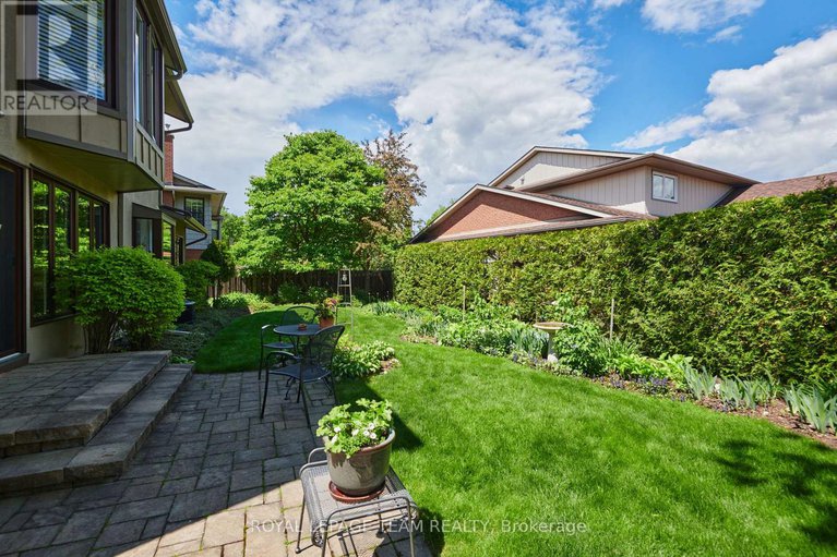 29325890/9-woodthrush-green/hunt-club/ottawa/ontario/K1V0A9_47