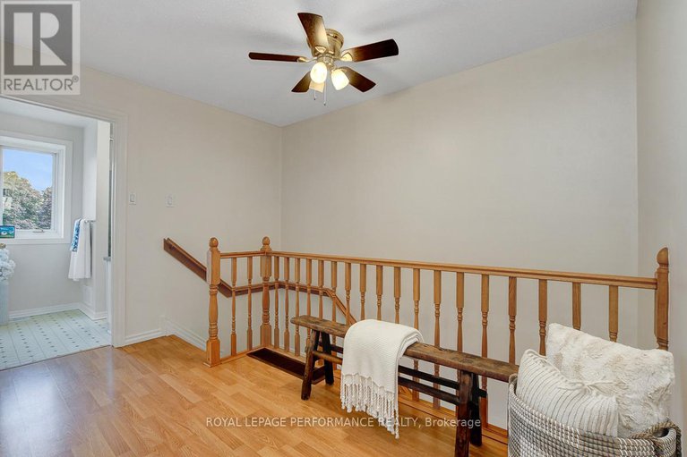 28710686/22-550-straby-avenue/overbrookcastle-heights/ottawa/ontario/K1K1H1_18