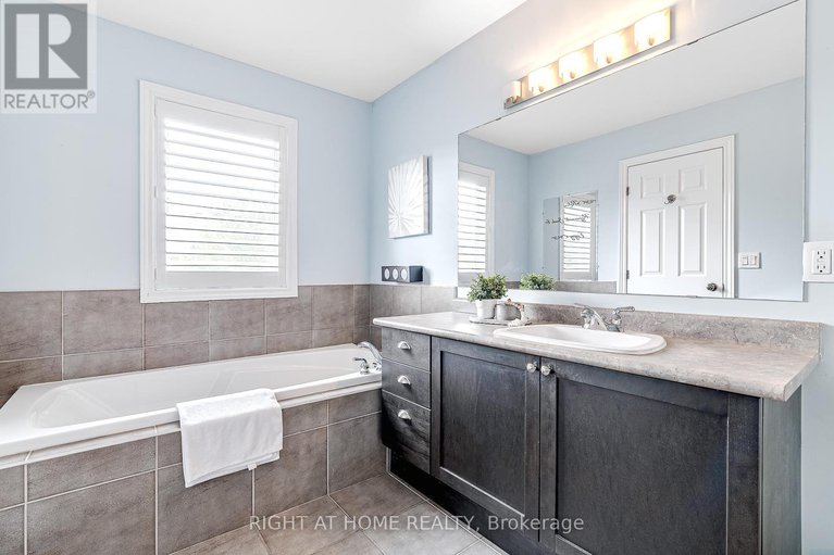 28630070/317-glenbrae-avenue/morgans-grantsouth-march/ottawa/ontario/K2W0B9_26