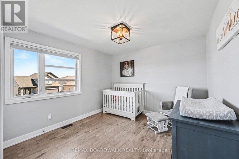 29647826/160-hybrid-street/embrun/russell/ontario/K0A1W0_23