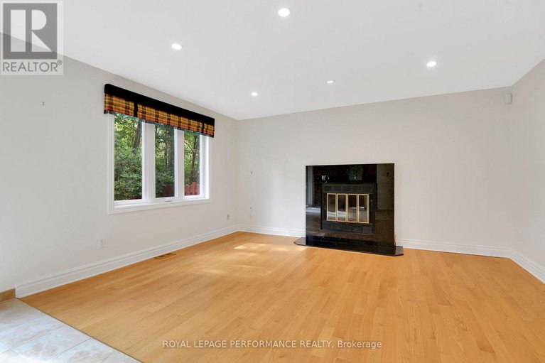 29066042/3804-autumnwood-street/emerald-woodssawmill-creek/ottawa/ontario/K1T2G8_17