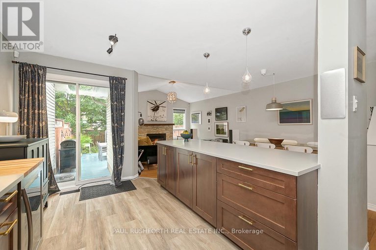 28905391/1138-falconcrest-court/chatelaine-village/ottawa/ontario/K4A3Z4_12