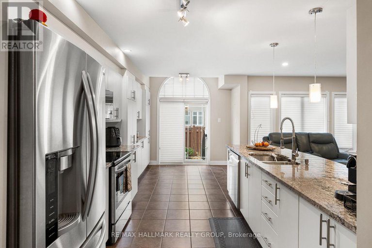 29102611/311-travis-street/mer-bleuebradley-estatesanderson-park/ottawa/ontario/K1W0E5_9