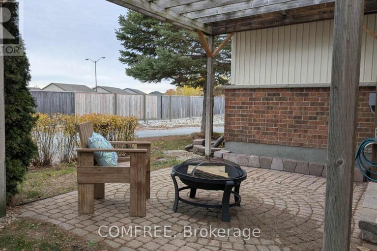 29252196/410-grassendale-private/richmond/ottawa/ontario/K0A2Z0_14