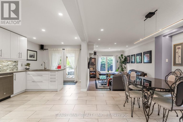 28498245/32-acklam-terrace/morgans-grantsouth-march/ottawa/ontario/K2K2H5_6