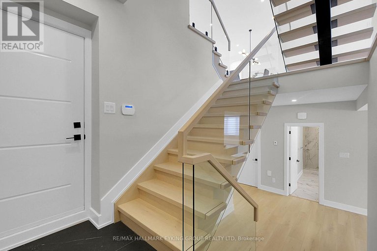 29283028/623-rowanwood-avenue/mckellarhighland/ottawa/ontario/K2A3E3_35