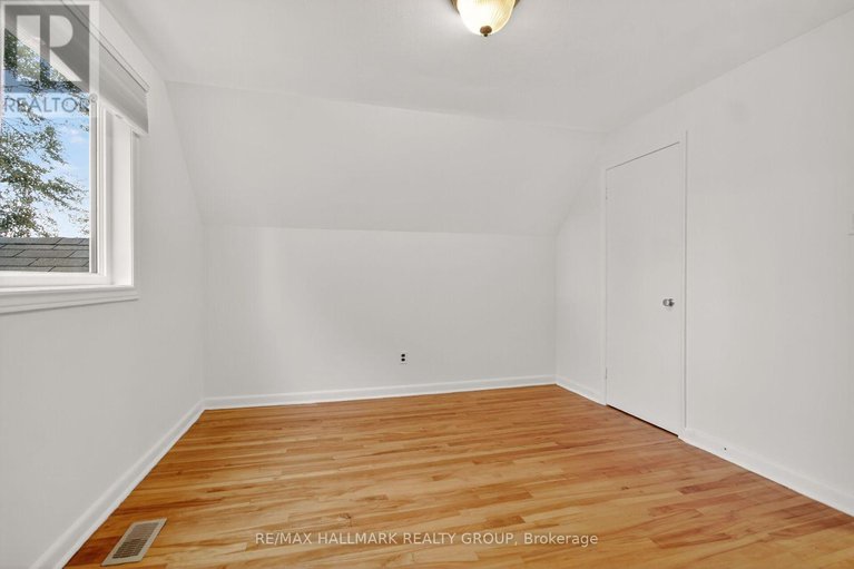 29092668/2042-tilson-street/elmvale-acres/ottawa/ontario/K1G2M7_15